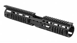 מתפס KIRO אלומיניום ארוך M-LOK מעבר לכוונת קדמית, מבט שלושה רבעי על רקע לבן